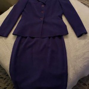 Women's Two-Piece Le Suit
